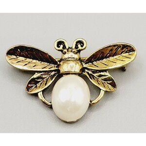 Honey Bee Flying Insect Brooch Polished Gold Tone Pin